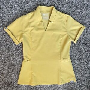 Figs Inala Slim Scrub Top Zip Pocket Light Gold Yellow Women’s Size XS Hospital